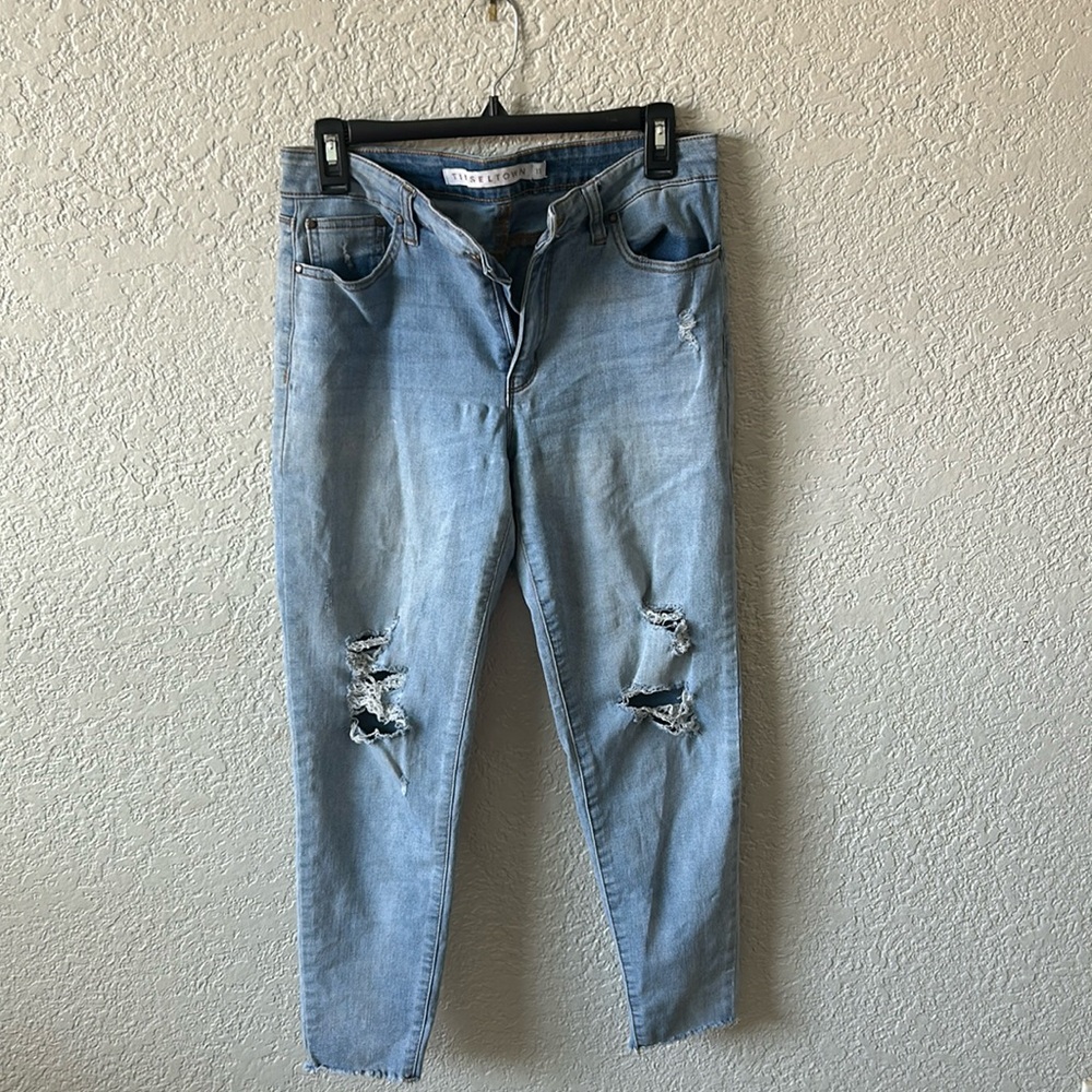 Women’s distressed stretch denim